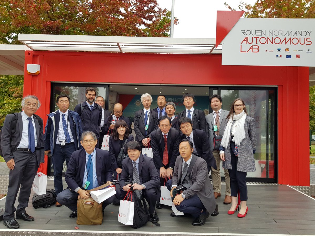 Des invités venus du pays du soleil-levant pour tester notre #AutonomousVehicles. Rencontre avec la délégation japonaise HIDO pour une analyse des avancées françaises sur la #mobilité du futur qui attire des 4 coins du monde !
Merci à tous pour votre enthousiasme.
#smartcity
