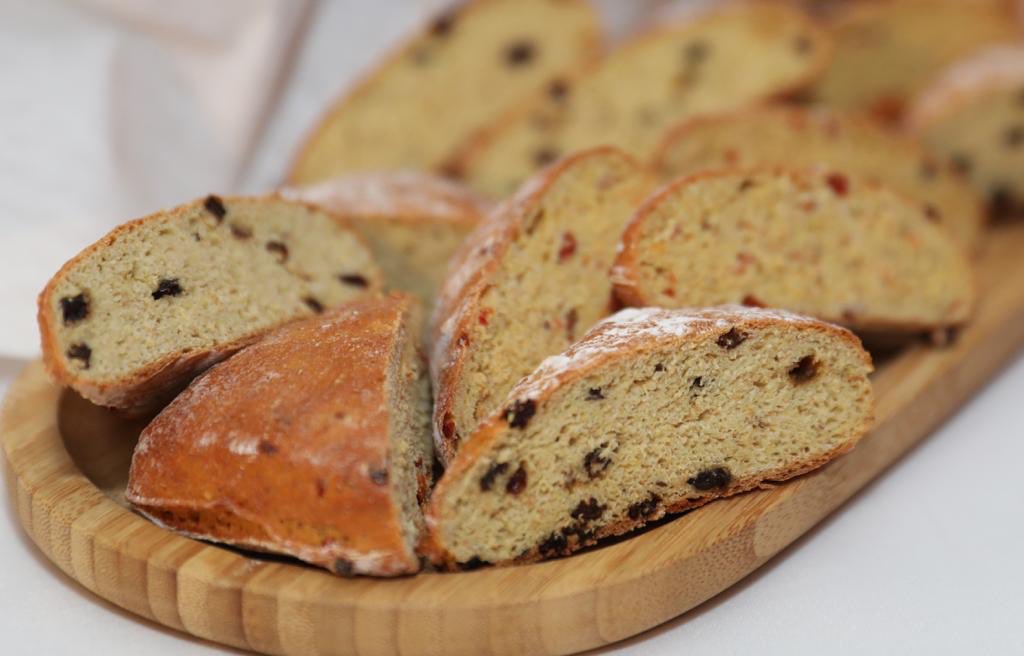 Dünya’da bir ilk sayılan yaşlı dostu özel ekmeği İstanbul’da üretmeye başlıyoruz. Bugün Darülaceze’de tanıttığımız, Halk Ekmek tarafından üretilen “Altın Bahar” ekmeği ileri yaşlardaki günlük kalsiyum ve D vitamini ihtiyacını karşılıyor.