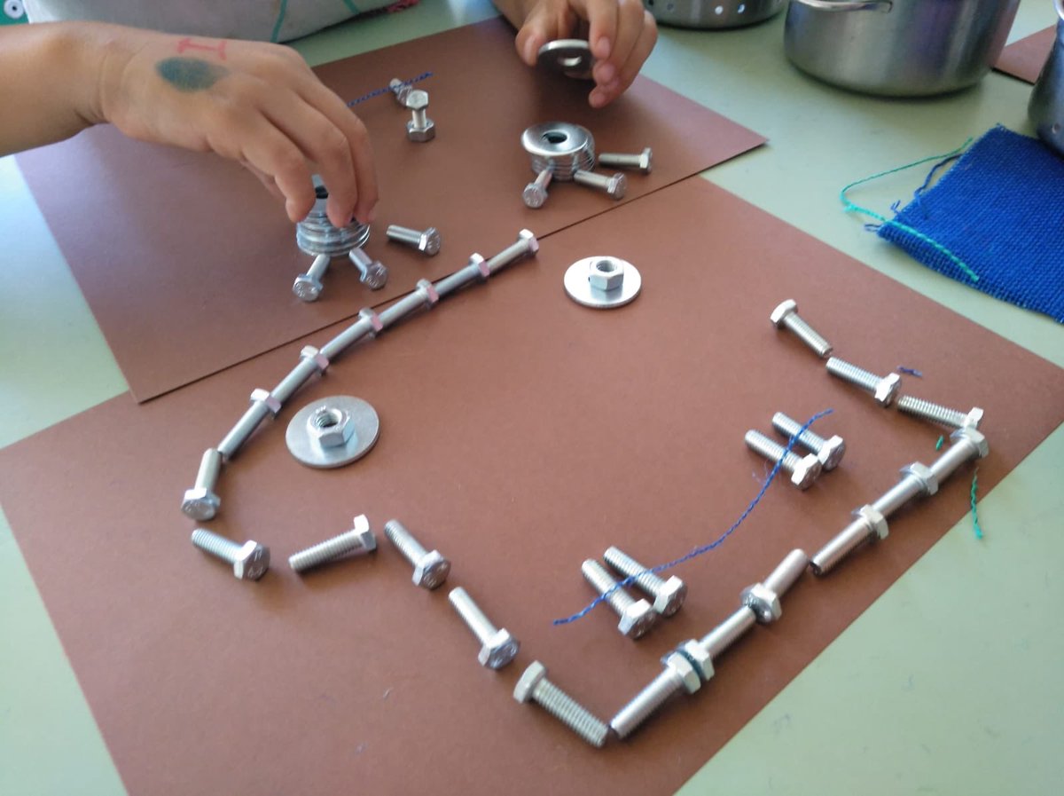 ColegioAmoros's tweet photo. Una de las propuestas de hoy en el aula de #5años de nuestra #escuelainfantilamorós ¿Qué puedes crear? #piezas sueltas #materialnoestructurado #creatividad https://t.co/nAU4yhDlwA