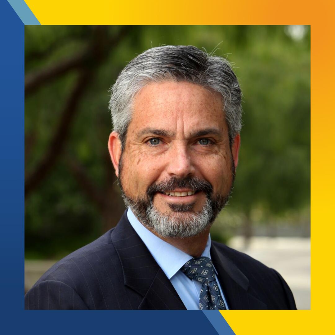 UCIrvine_MBA's tweet photo. #HHM Prof. William Hernandez is a lecturer and executive director of #MerageGlobal. "In life, you have to be better. Because you have to be better, you have to work harder. Because you have to work harder, you will excel more at an individual level." #LatinXcellence https://t.co/lB4f2kkAZF