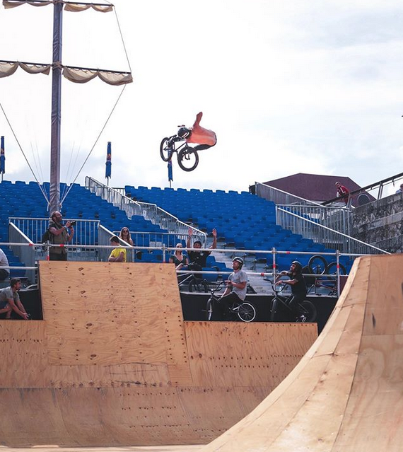 sebikes's tweet photo. CLICKED! @krisfoxbmx getting twisted at #redbullshipyard. Few riders will ever know what it feels to crank a lookback this hard, but Kris has it on lock!🔒💯 @matt_cordova on the 📷 #sebikes https://t.co/BEqrw4aoFN
