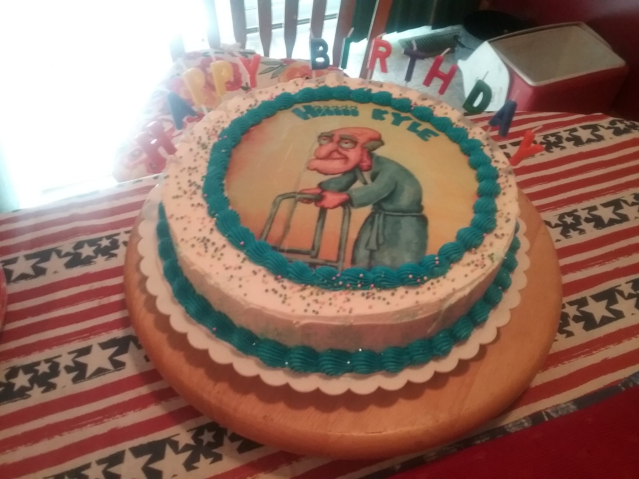 Sarah al Twitter: "Family guy Herbert the pervert cake, for my stepson Kyle. We love to tease him on his birthday.... "Hiiii Kyle". #BirthdayCake #HomemadeCake https://t.co/ATe8ak89UG" / Twitter