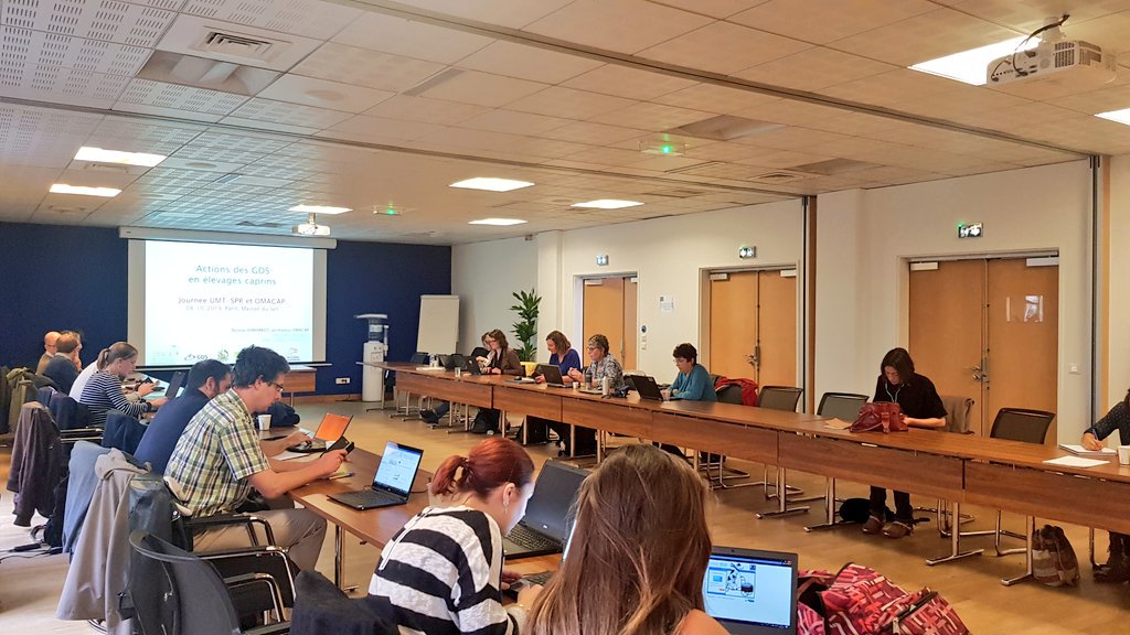 anicapfr's tweet photo. L'#ANICAP était présente à la 5e journée de l'UMT SPR & #OMACAP :
➡️ #traite & altération des manchons trayeurs
➡️ Charte #chevreau
➡️ Programme #VALCABRI
➡️ Génétique & santé des #chèvres
➡️ Actions du réseau GDS
Et tant d'autres dossiers importants pour la filière #caprine ! https://t.co/uAP4VW5IA3