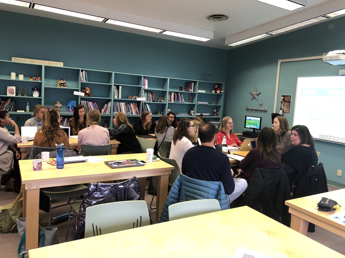 Les enseignants discutent de comment on aide les élèves à répondre à la complexité grandissante des tâches d’écoute à travers les années.#LSIonLearning #frenchimmersion