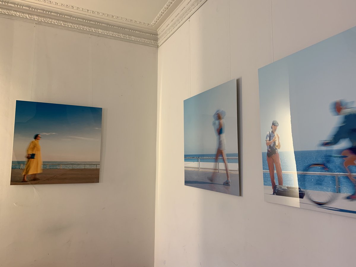 TobiasBtow's tweet photo. Nizza in Berlin. Nach dem Attentat. Wie geht man künstlerisch mit einem Ort des Terrors um, der ein Ort des Lebens bleibt? Bewegende Ausstellung von @PiaParolinPHOTO am #Molkenmarkt @ofaj_dfjw Bis 12.11. im @CafeBerlinParis #Berlin #Nice #PromenadedesAnglais #PromenadeMoments https://t.co/wnXBj0pBgU