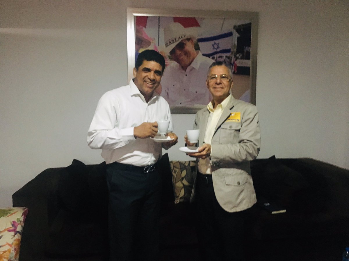 manueljimenezrd's tweet photo. SÚPER CAFÉ colado por @dioastacio .

¡Sellada la unidad total en Santo Domingo Este! @PRM_Oficial @luisabinader @llegopapa @CarolinaMejiaG @JosePaliza https://t.co/aK8PVaZjJ4