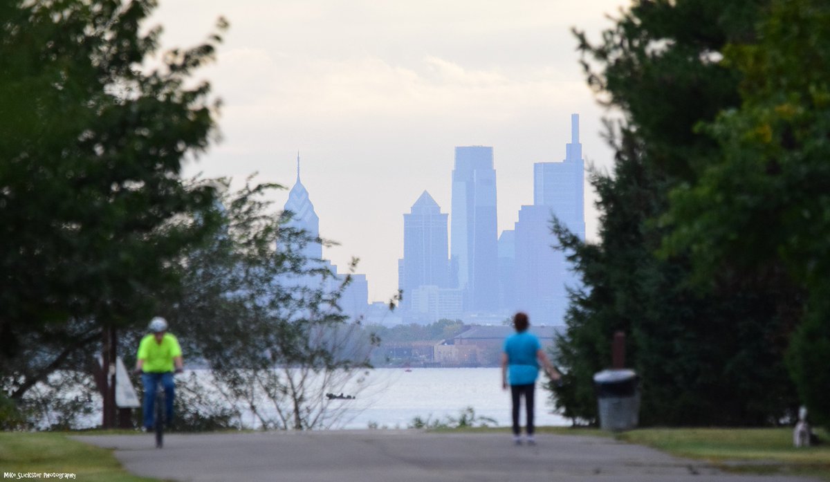MikeSlickster's tweet photo. #TwoForTuesday #Sarobia #LogansPoint #DelawareRiver #Philly Skyline #Photography Have a great day! https://t.co/LFIBRT5Jgf