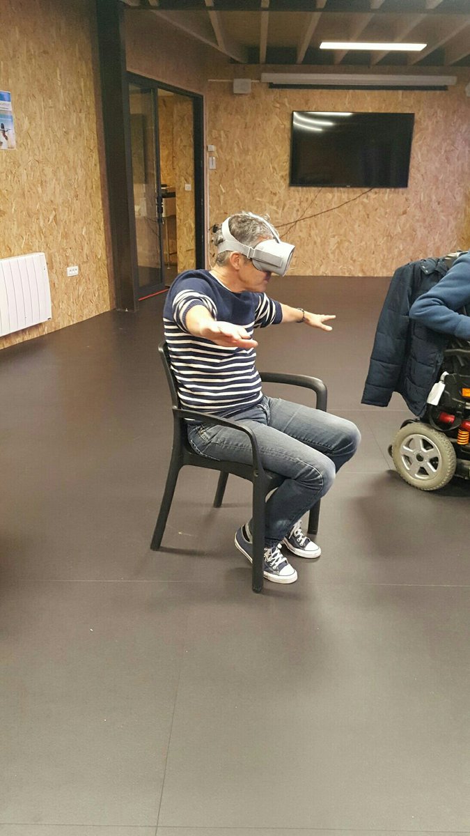 ChloeBidet's tweet photo. Une journée parfaite au sein du @ludylab 🎉! 
Grâce à @HollisterInc nous avons partagé nos expériences en #réalitévirtuelle, et du pilotage de #drône ! 
Merci aux membres du club, ainsi qu'aux patients du centre de rééducation St-Jacques ! 

#tech4good #ensembleonvaplusloin https://t.co/cM22CHJSrP