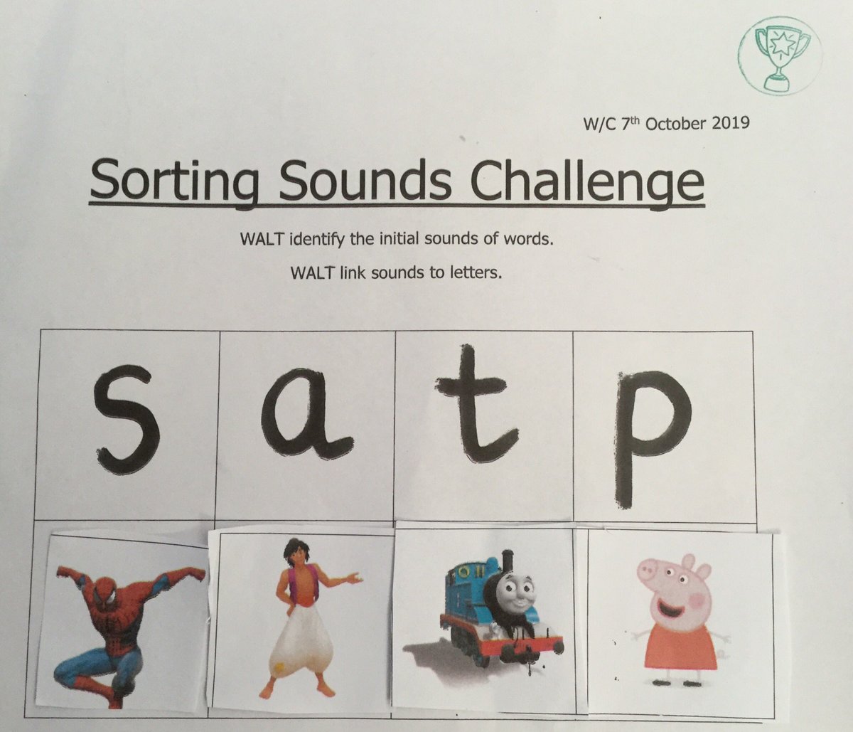 hillviewprimary's tweet image. Reception Class have also been busy identifying the initial sounds of words and linking sounds to letters. They even managed to spot that Mrs Thompson had put some objects beginning with ‘p’ in the sorting tray! Fantastic learning Reception Class! #eyfsliteracy #eyfsphonics