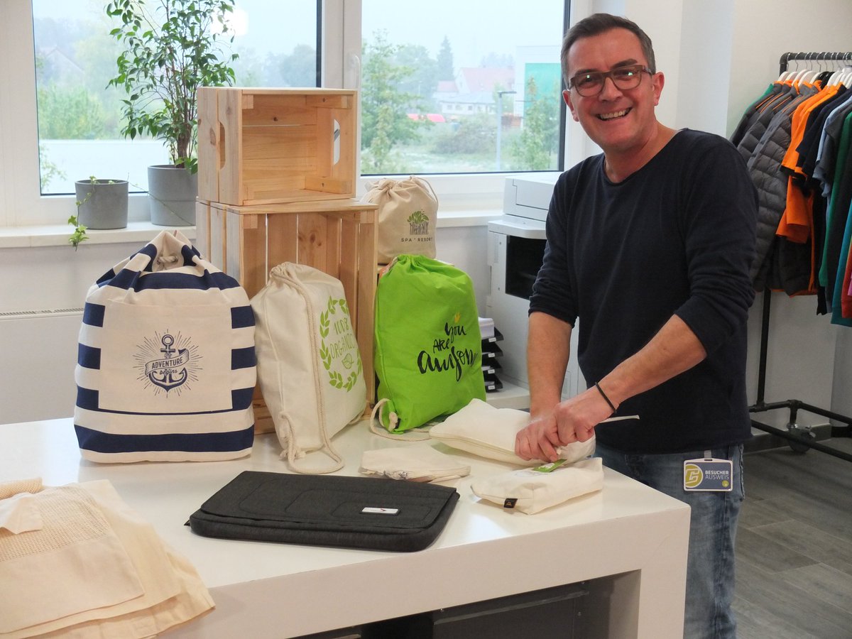 Jens Brand von @halfar-system morgen (Mittwoch) um 10.00 Uhr #live auf: mycybergroup.com/de/home

#werbetaschen #nachhaltigkeit

ow.ly/wjOX50wFOqW