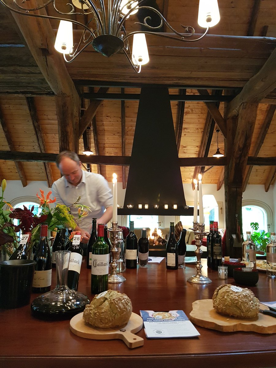 Eerste oogst van Landgoed Velhorst gevierd met een proeverij van biologische wijnen van @WijnhandelSchaapveld, brood van <a href="/Ambachtscentrum/">Driekant</a>, kazen van de Nieuwenburgt en producten van #VriendenvanVelhorst 

landgoedvelhorst.nl