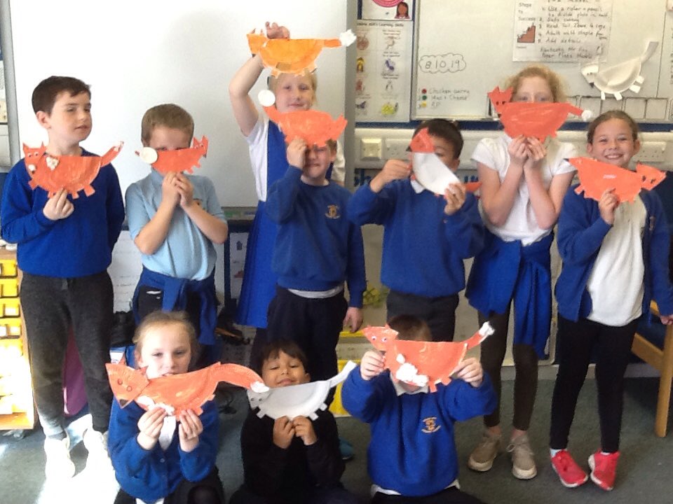 MissMcCnmps's tweet photo. Proud of my wee class today for great sharing and caring during craft time! More Fantastic Mr Fox fun! 😊 @NiddrieMillPS https://t.co/R1gASwHexR
