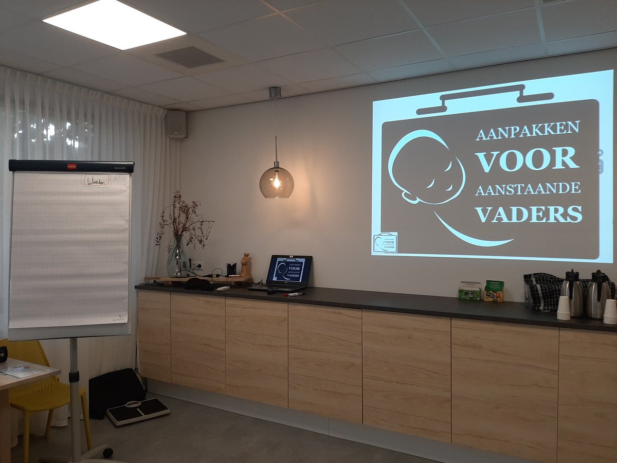 En weer een nieuwe plek om de vadercursus te geven. Vanavond de primeur in Woerden bij de verloskundigenpraktijk. De koffie staat klaar👍

#avav #vaders #woerden #vadercursus #aanstaandevaders #vader