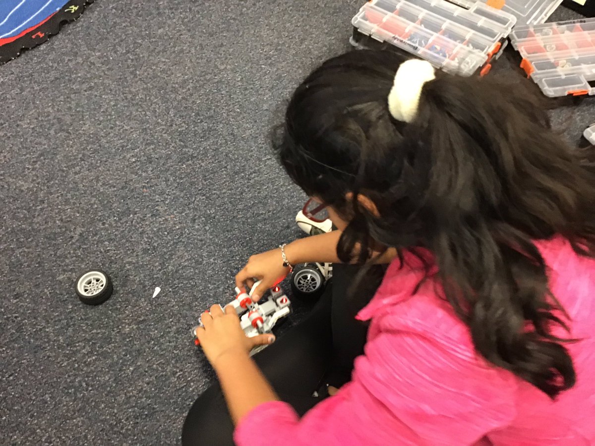 WillowBendFLL's tweet photo. Our team members have a goal to build and study at least three different robot designs. @firstlegoleague @WillowBendD15 #CityShaper #GoalsAreImportant https://t.co/qjCMeviY2o