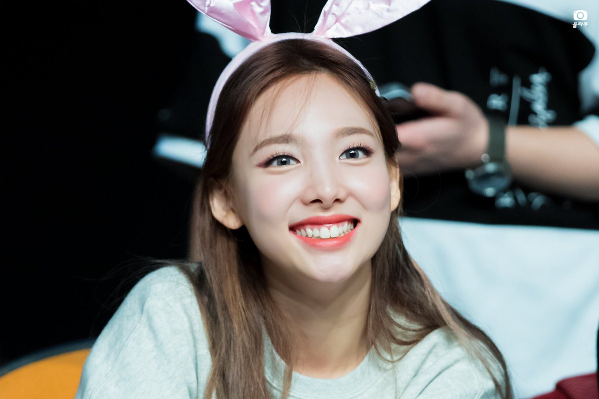 archivenayeon's tweet photo. ᴴᵒʷ                    ᴴᵒʷ                  ᴴᵒʷ

    ᴴᵒʷ                             ᴴᵒʷ
            is she the cutest 
ᴴᵒʷ                                             ᴴᵒʷ

             ᴴᵒʷ                    ᴴᵒʷ https://t.co/vyHyExJoFM