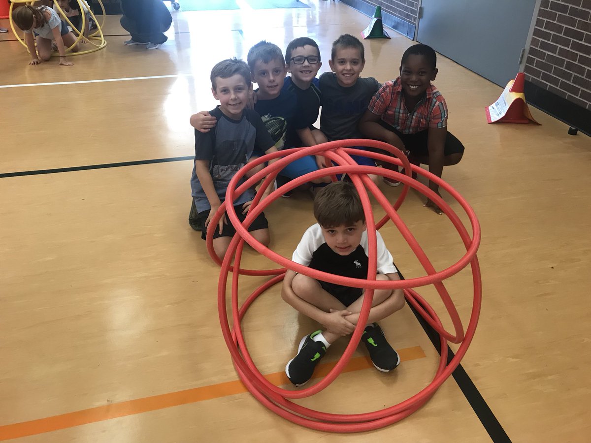 GiesingerPE's tweet photo. Hula Hut Building #teamworkmakesthedreamwork https://t.co/kriJNLhKJb