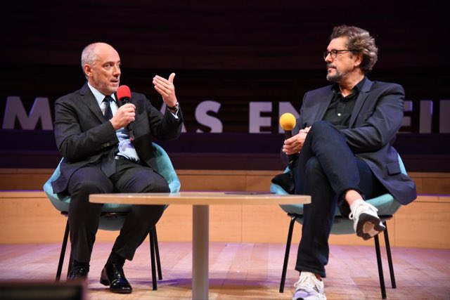 Des débits multipliés par 10, des usages en temps réel sans latence, des expériences captivantes et inédites (4K, 8K, réalité augmentée), la #5G va révolutionner notre quotidien. Ravi d’avoir échangé avec <a href="/JeromeColombain/">Jerome Colombain | Monde Numérique</a> à #mediasenseine autour de cette technologie du futur!