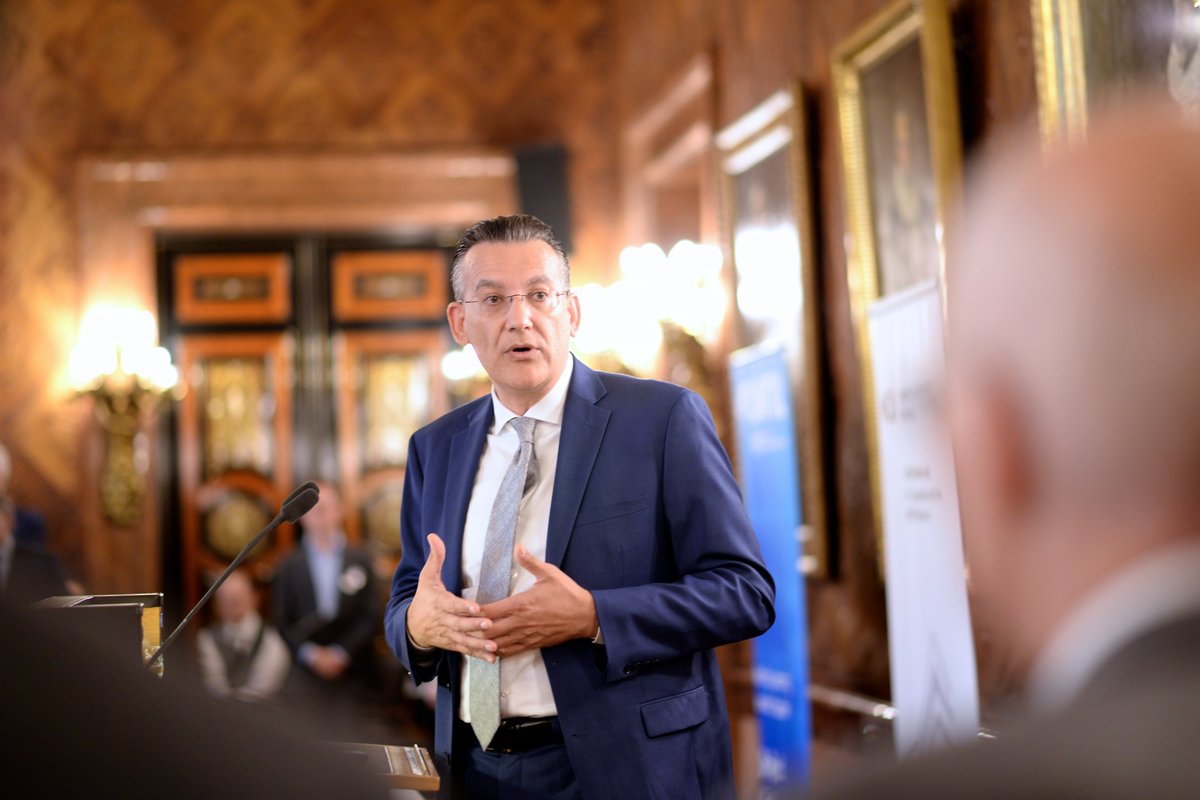 UNTILabs's tweet photo. The #untilGermany adventure started under the watchful eye of #Hamburg's Bürgermeister @TschenPe @UNTILabs with @HCUHamburg @citysciencelab will enable the extension of our platform for citizen's engagement on #tech4SDGs @UN_CITO @kireilioski @GermanyUN @GesaZiemer @MMGAZZ https://t.co/AkGjFB9QbF