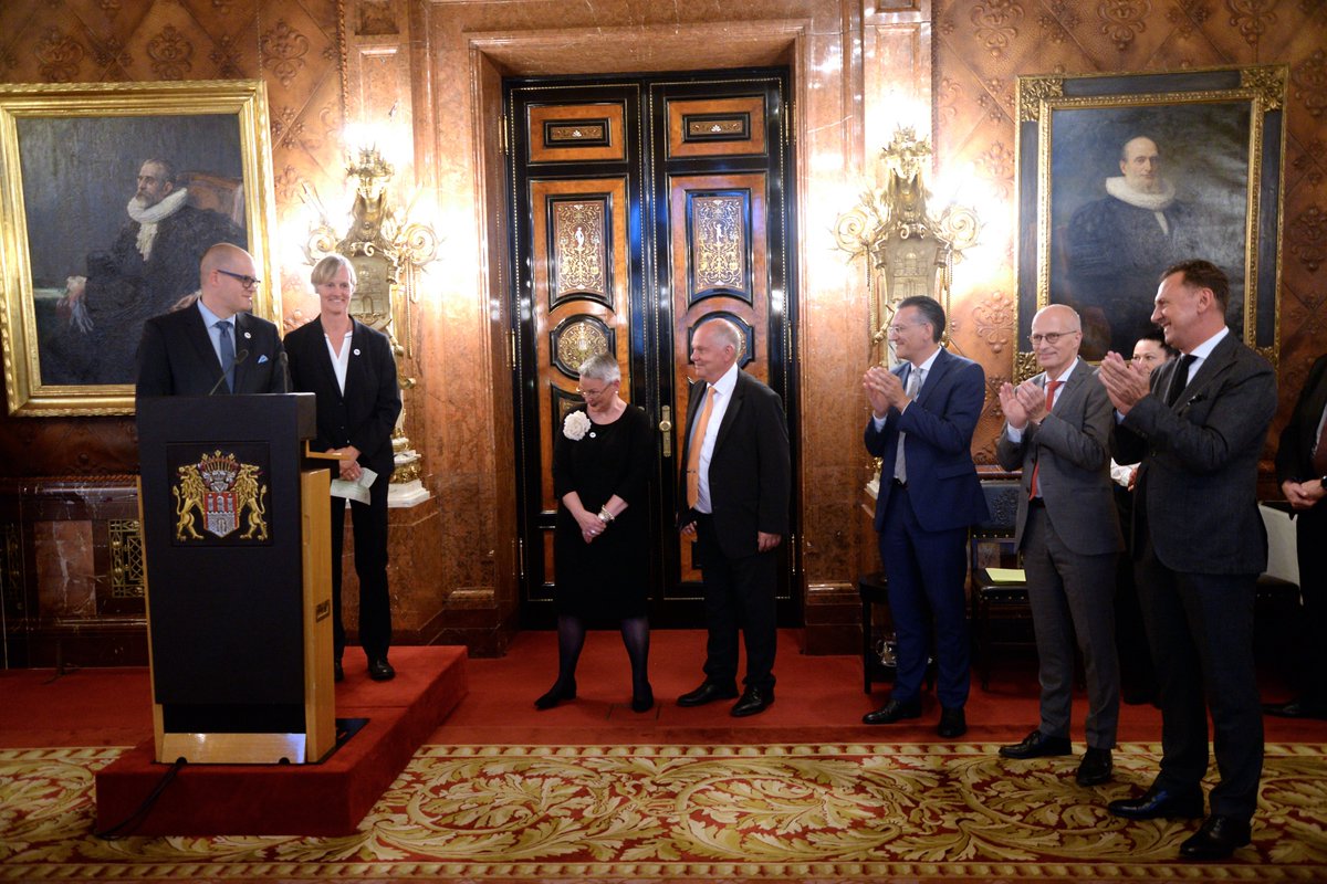 UNTILabs's tweet photo. The #untilGermany adventure started under the watchful eye of #Hamburg's Bürgermeister @TschenPe @UNTILabs with @HCUHamburg @citysciencelab will enable the extension of our platform for citizen's engagement on #tech4SDGs @UN_CITO @kireilioski @GermanyUN @GesaZiemer @MMGAZZ https://t.co/AkGjFB9QbF