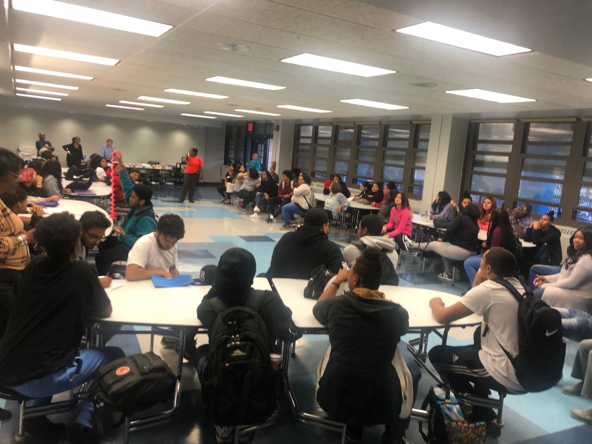 YABC_NYC's tweet photo. The Stevenson YABC helped kickoff the school year with high expectations, team-building, & (of course) food during their student orientation Monday Night. Our DOE and @GoodShepherdNYC partners officially welcomed our students for 2019. #YABCs @npmarinacci1 @d79SuptZweig @d79Supt https://t.co/avcGIpNRUB