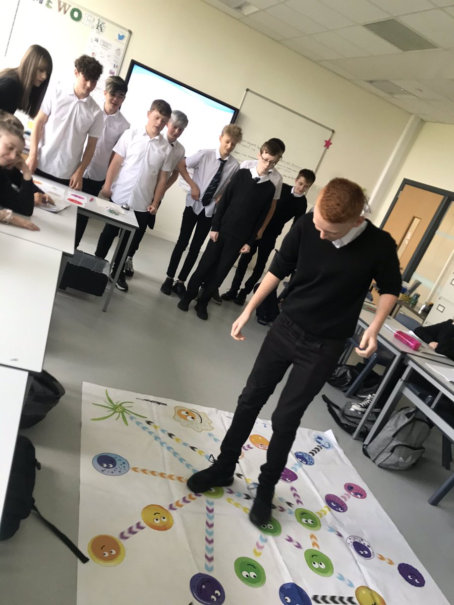 EHSBioDepart's tweet photo. 🔬Stem Cells at its best 🧫#boardgamelearning #competitivestudents @eurostemcell #teamBio https://t.co/SaD5TKSN1e