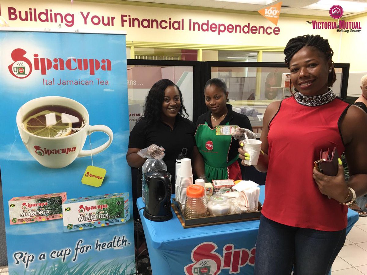 myvmgroup's tweet image. At VMBS, our customers get the royal treatment 🎉

Latoya, a VMBS customer for 3yrs enjoys a cup of tea, after a transaction at our Liguanea branch during our Customer Service week celebrations! Join us all week long, as we celebrate our customers at each VM branch, island wide!