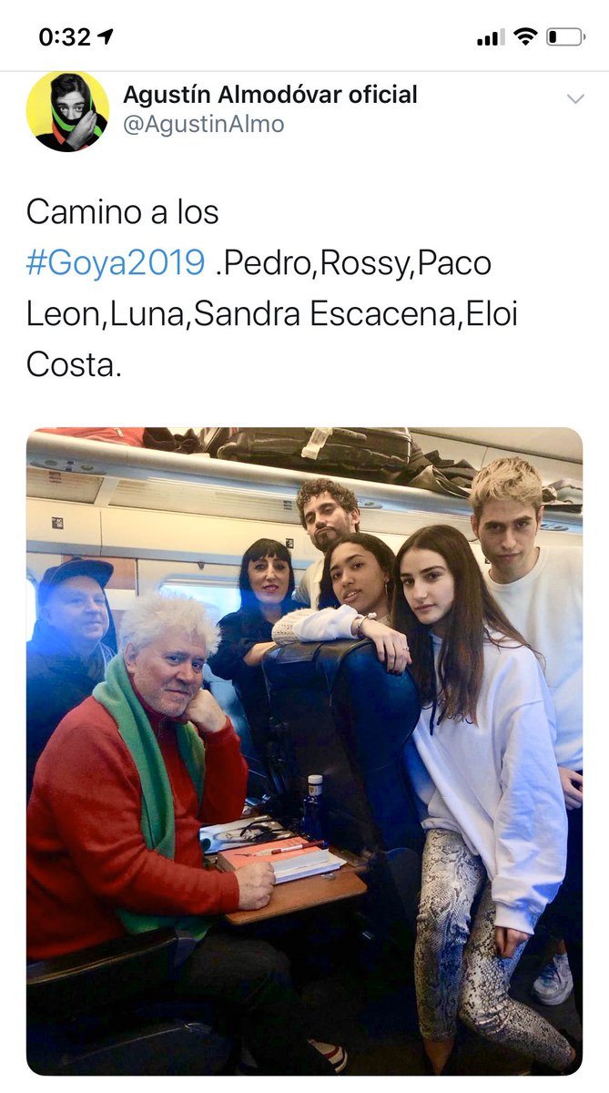JavierRedondo81's tweet photo. @TodoAlmodovar El 2 de febrero @AgustinAlmo publicó esta foto, donde se ve a Pedro con un ejemplar de ‘Manual para mujeres de la limpieza’, que recoge 77 relatos póstumos de la autora estadounidense Lucia Berlin. Además, Agustín confirmó en los comentarios del tweet que Pedro lo está adaptando. https://t.co/mRgH1fIOGP