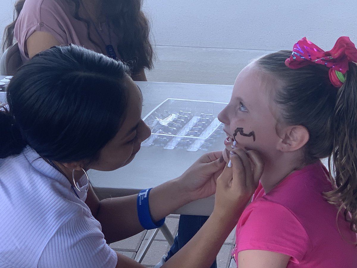 DeniseAyres13's tweet photo. It’s time for the Santa Fe Plaza Open House featuring tasty treats provided by @CteTisd #TheBluePlate and face painting by #SalonBleu #ChaseGreatness https://t.co/aZnLuhbfMJ