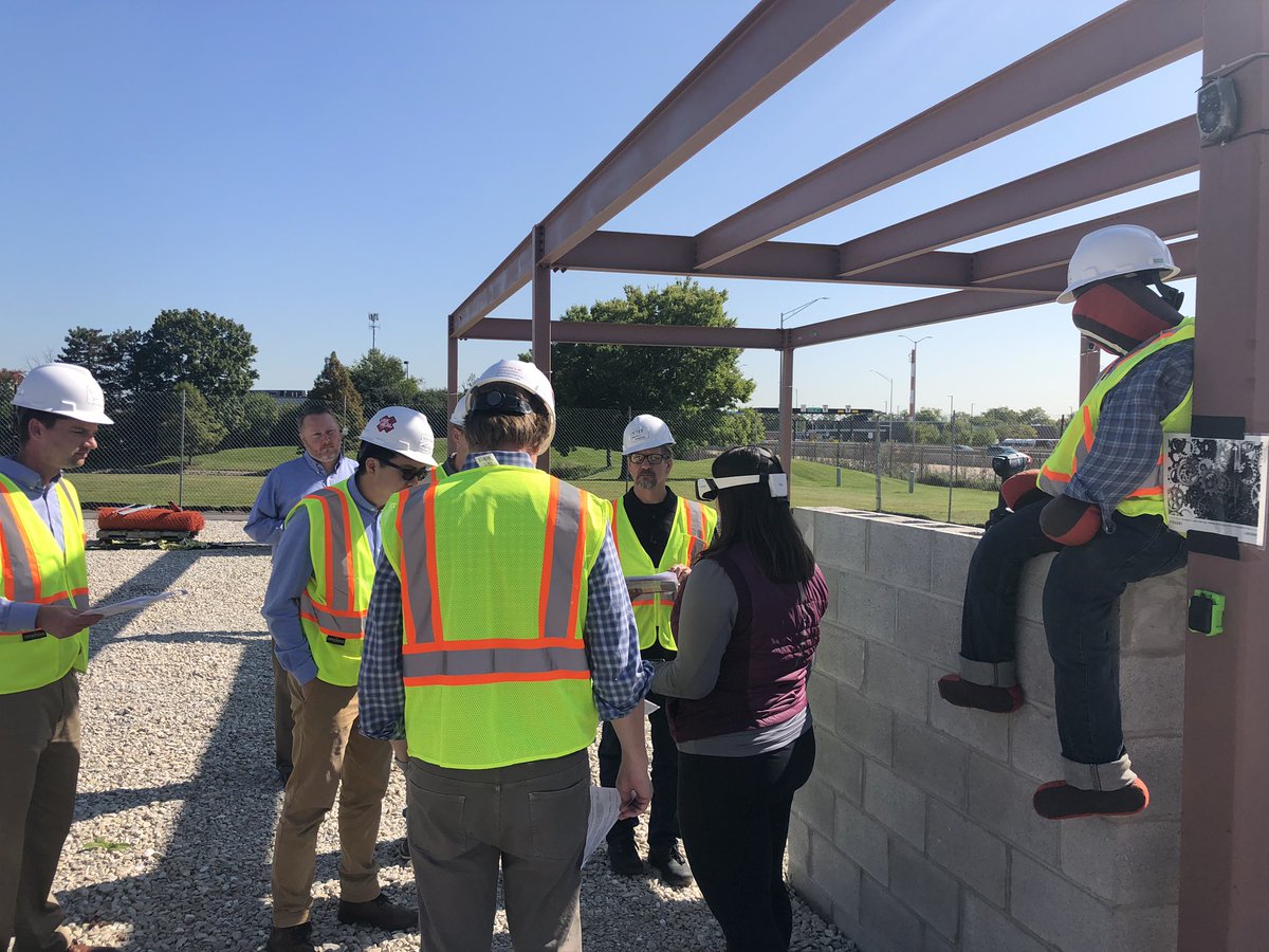 VDC_Luis's tweet photo. @pankowbuilders @pankowVDC Had a great time at the Oracle Innovation Center with our ACIG partners, learning and sharing everything VDC and how it drives operational excellence.  #VDC #ACIG https://t.co/jE53ucOjx0