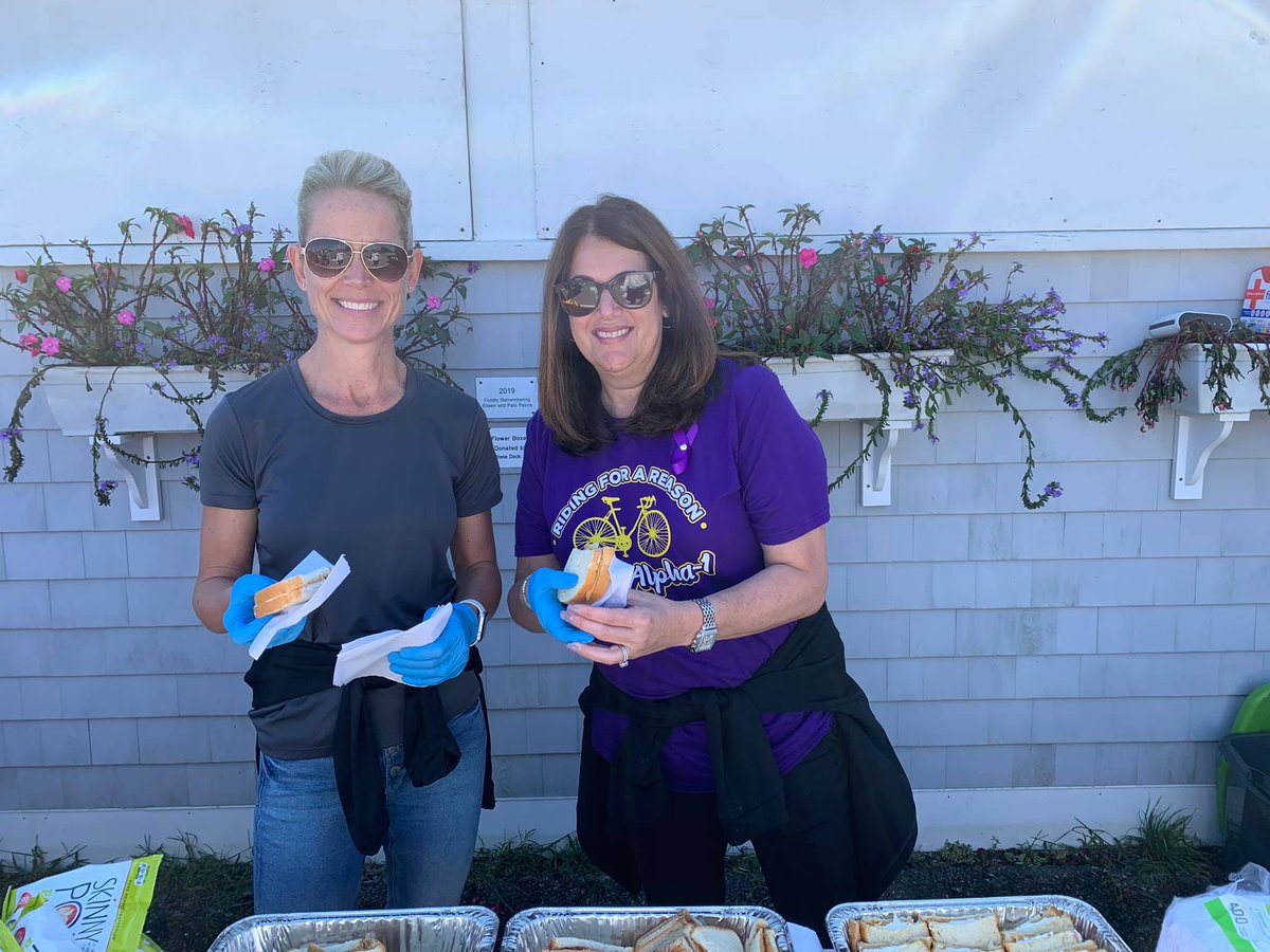 AlphaFriend's tweet image. Today is National Fluffernutter Day and our volunteers know how to make delicious peanut butter and fluff sandwiches! A stick-to-your-ribs-chin-fingers-nose kind of day! #fluffernutter #AEBT #teamalpha1 #curealpha1

Learn more about volunteer opportunities a1f.org/2Mo23MC