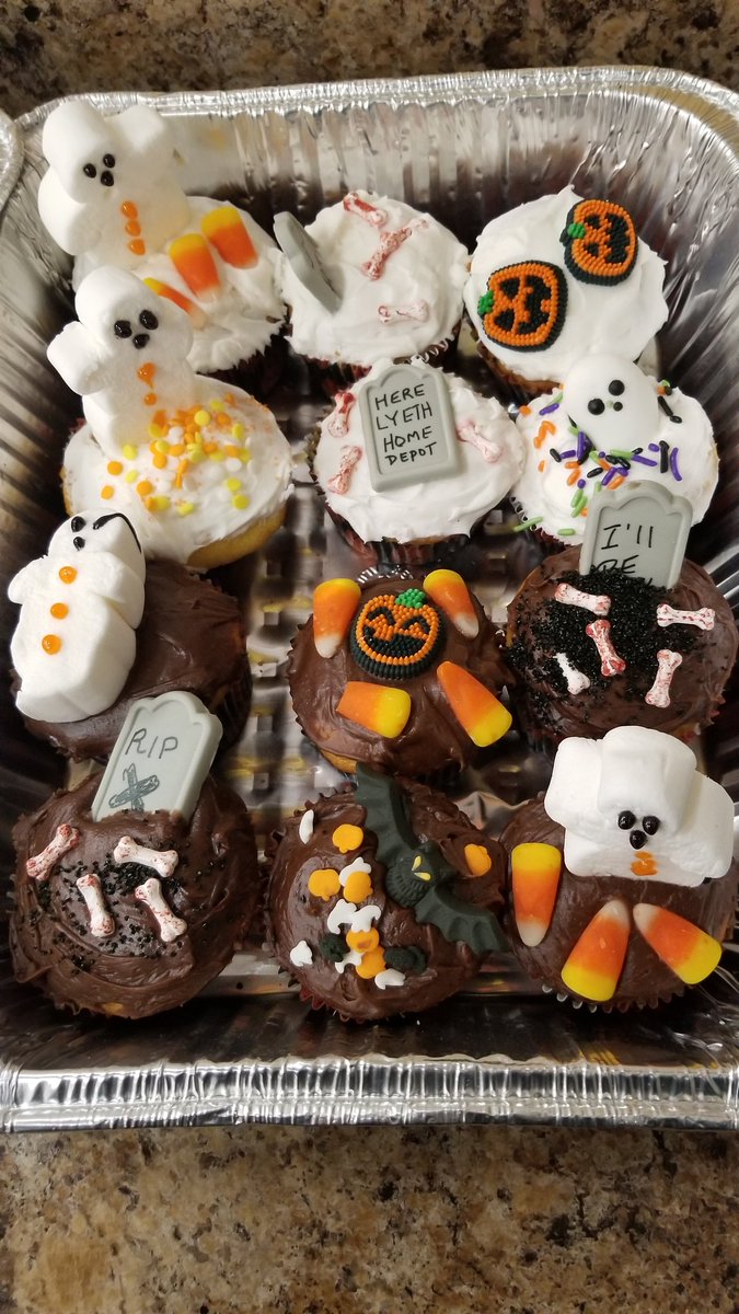 drobs1369's tweet photo. #cashierappreciation
#store0969 
Thank you to Gail C and Wendy for the delicious 
Halloween cupcakes to celebrate our cashiers! 
You girls Rock 👻🎃💀
@nyyroro @pmcguire1978 @jenfullerHD @CoreyLiliston https://t.co/5t40a3j8P9