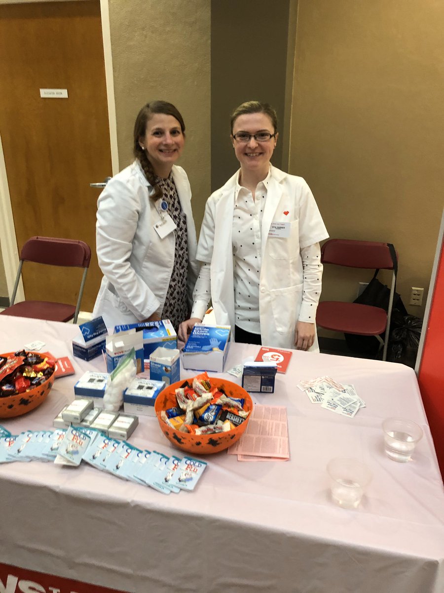 ChelseyMehta's tweet photo. D5 is out making a big impact in the community today! A #OneChoice presentation to over 300 high schoolers and a #flu clinic at Elon Univeristy to over 200 students. Kudos to the amazing leaders! 💪🏽#D3BwizeImmunize @GaurangTrived https://t.co/UtGnx0UXU6