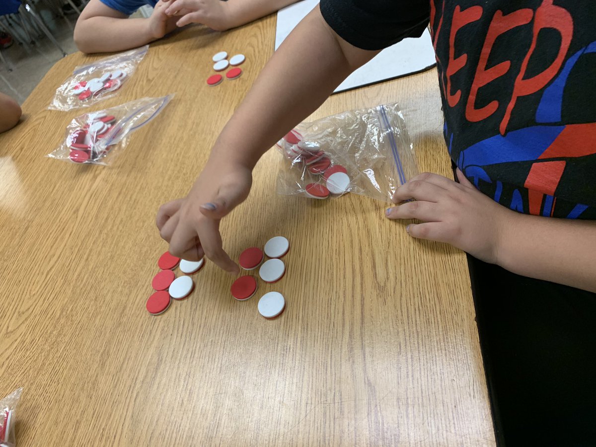 LP1stGrade's tweet photo. 1-1 used different tools to help them solve turn around facts today during math workshop! #whylp https://t.co/9cu5ZNwafQ