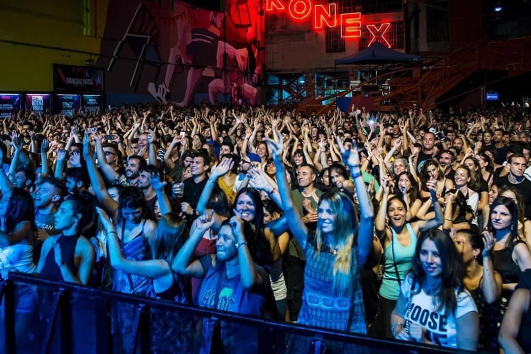 ElCanijodeJerez's tweet photo. 💥Ayer fue un día grande porque mis compares @_Quixotes y yo nos estrenamos en Buenos Aires #ARGENTINA 🇦🇷 gracias a los amigos de @labombadetiempo 
Fue una auténtica pasada el recibimiento de la gente y compartir escenario con estos bicharracos de la percusión.
#ElCanijoDeJerez https://t.co/ysUQoQEzGE