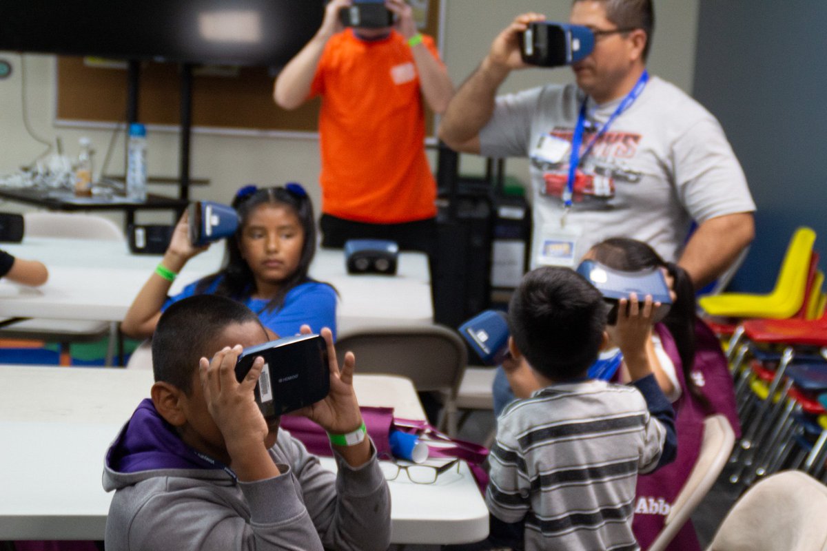 Bourns's tweet photo. Here are some photos from @STEPCon19. About 5,000 students visited the Bournsβ headquarters to learn from and engage with 50 STEM related vendors and an exciting science show. Bourns is a proud sponsor of STEPCon which celebrates its 20th year. #STEPCon19 #bourns https://t.co/QFjdSNkH1z