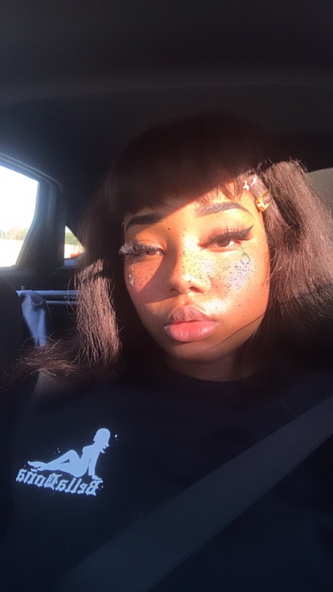 elusiveprincesa's tweet photo. Díablos Señorita 🔪👺 https://t.co/88vYvE28qZ