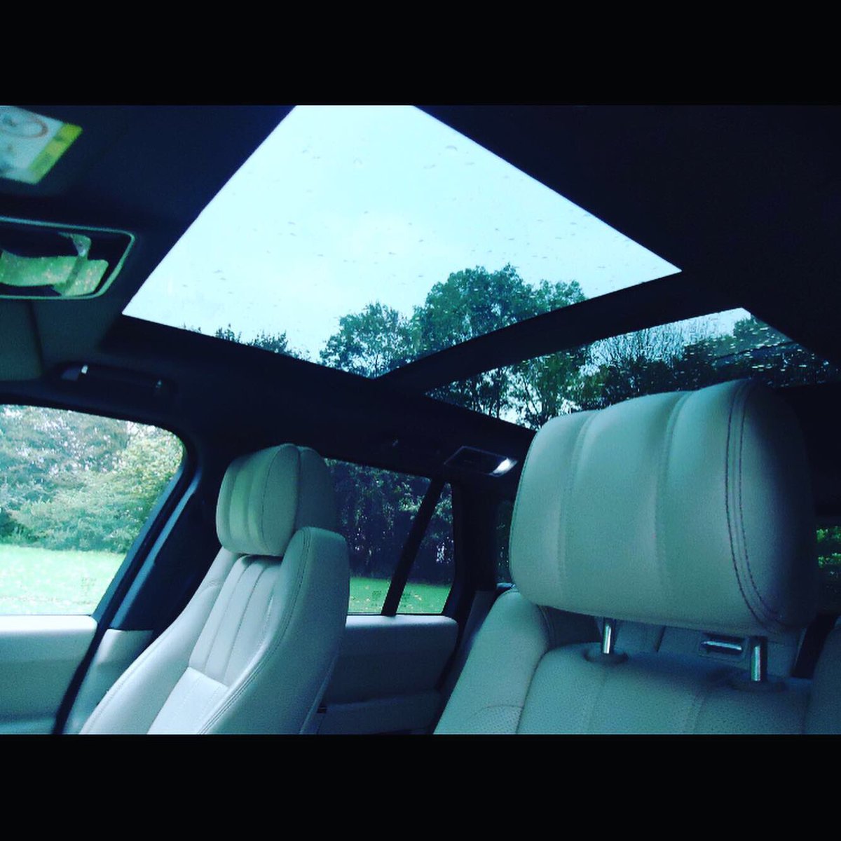 CardiffcarsCom's tweet photo. 2014 Range Rover Autobiography just £579 a month. See https://t.co/Xfz7yjZ5yR for more info #CardiffCars https://t.co/vQk88v5RQe