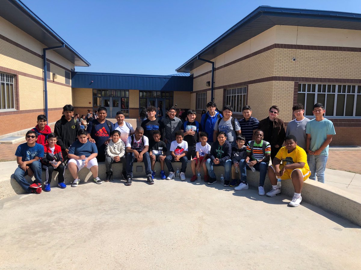 CoachRyanSolis's tweet photo. Kicked off our first mentorship meeting with our buddies from Hatchett Elementary this morning.! Great to meet and see our future Bulldogs having some fun with our Football and Volleyball athletes!   ⁦@NISD_Athletics⁩ ⁦@NISD⁩ ⁦@NISDPease⁩ https://t.co/gR97bphVdw