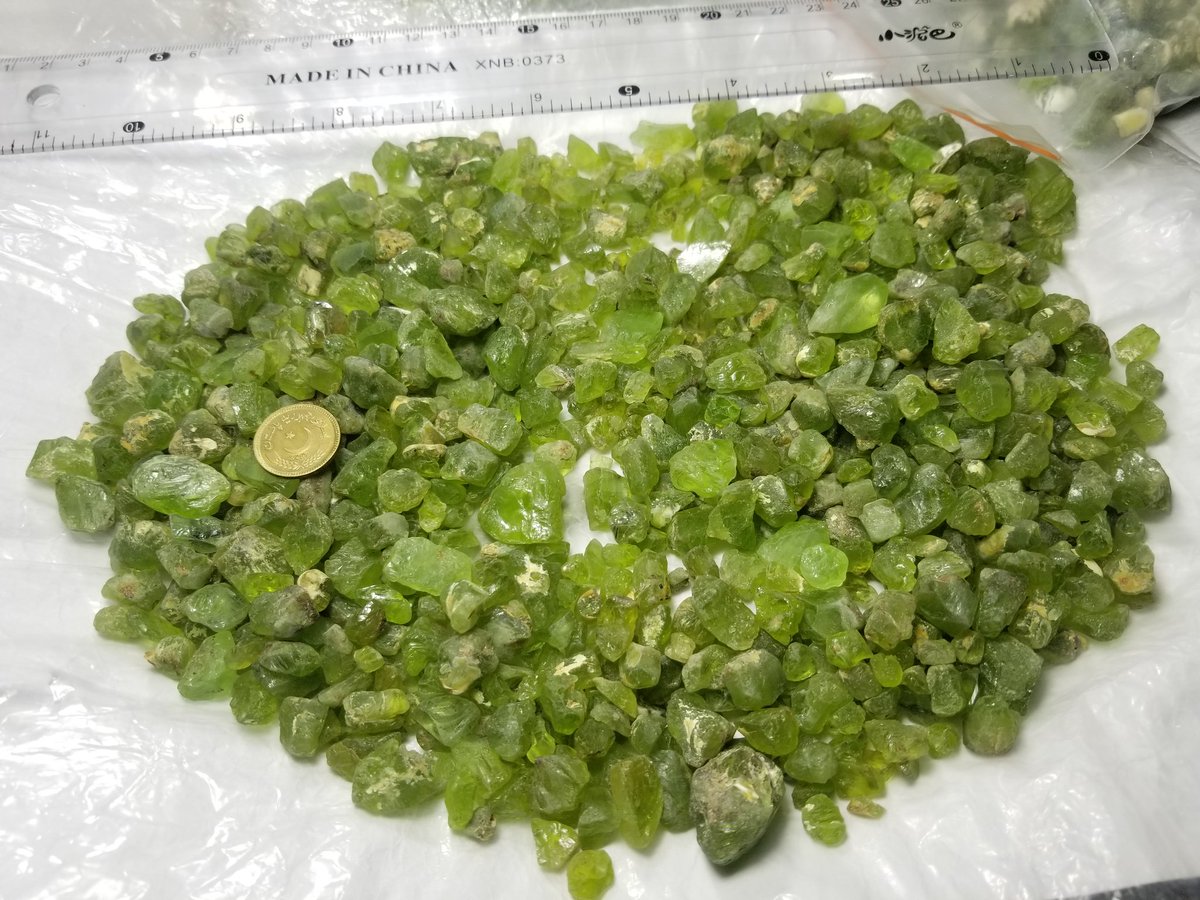 and_intl's tweet photo. Sucha great peridots is available 
Weight 800grams
Delivered Worldwide 
Whatsapp : +923055083793
For any question about it just dm or whatsappme https://t.co/D4k7tAlESC