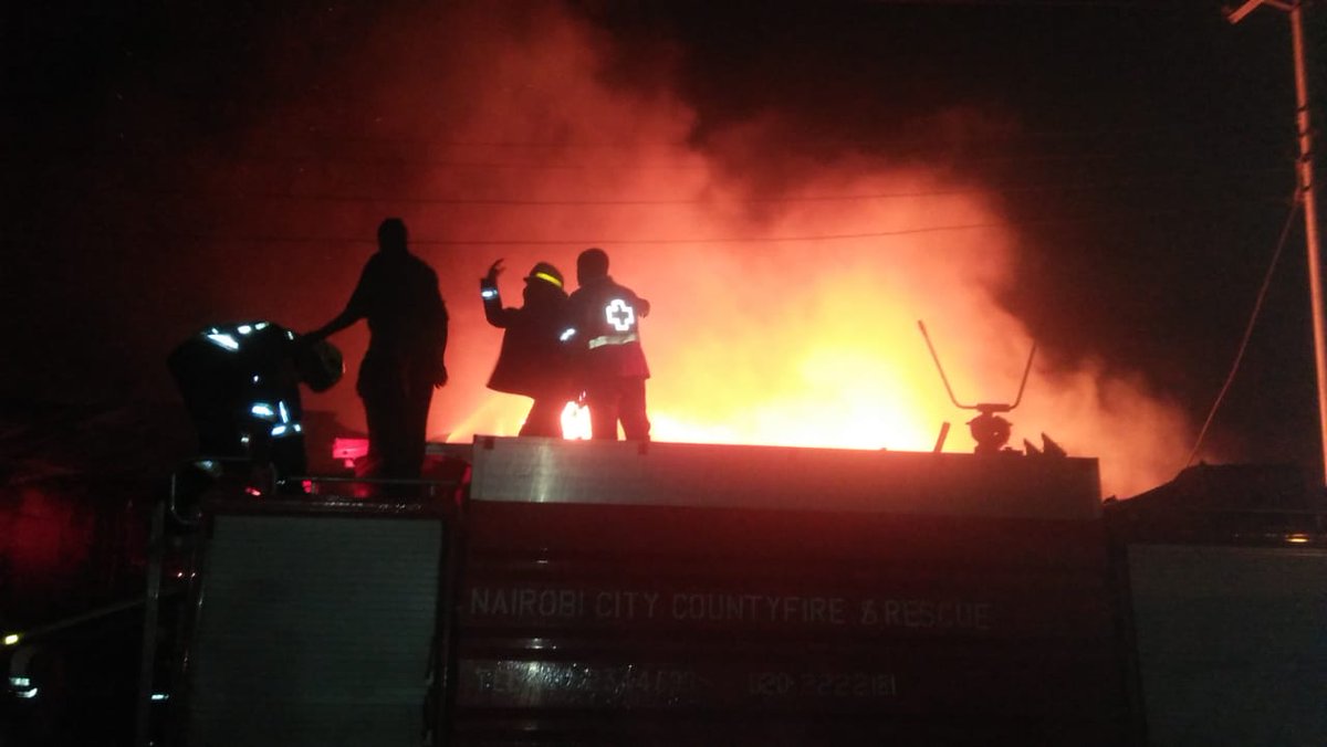 mutindadaniel4's tweet photo. Response teams battling fire in Korogocho, Nairobi. https://t.co/57s2YhYNMl