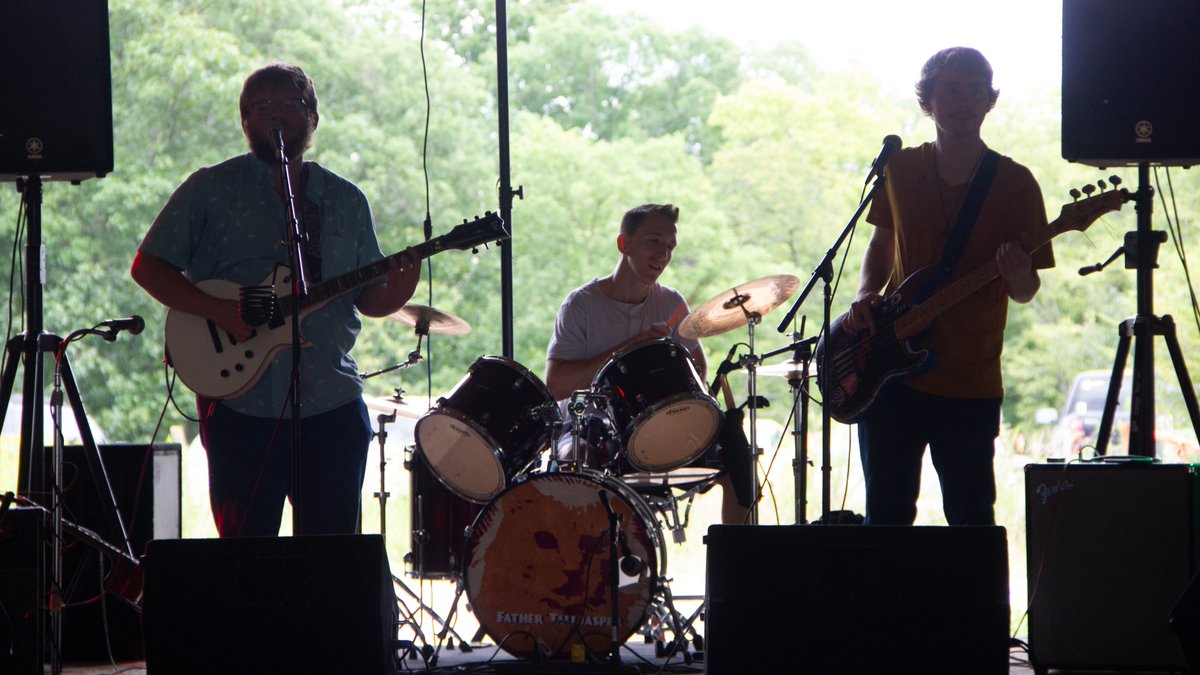 theLitContent's tweet photo. Shots from Father Tallsjapser's set at @_fuzzfest 2019 #photography #festival #midwest #fuzzfest @talljasper23 https://t.co/2MRX1Xhm0T