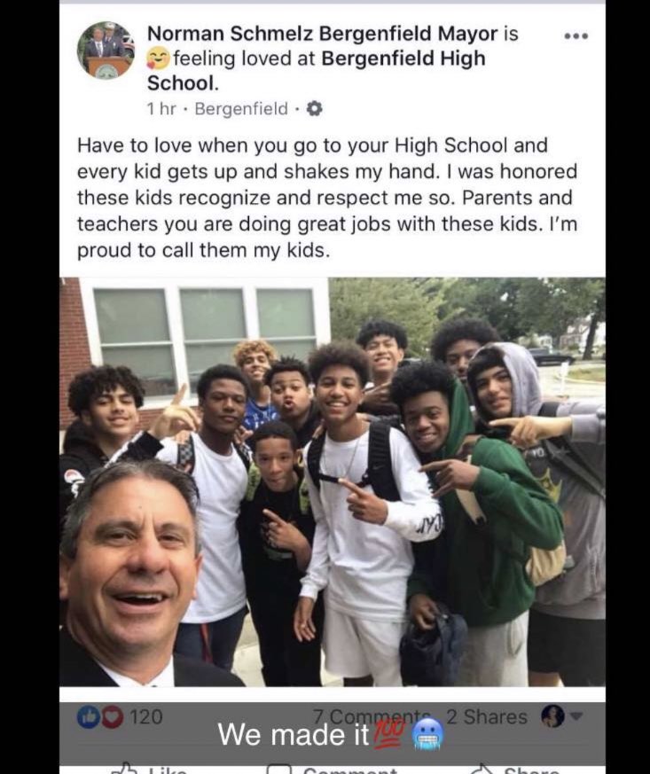 jendry_baby's tweet photo. My brother and his friends with mayor #gang #greatcaption #greatpose #mayorfeelingloved https://t.co/Kft5JTqrgV