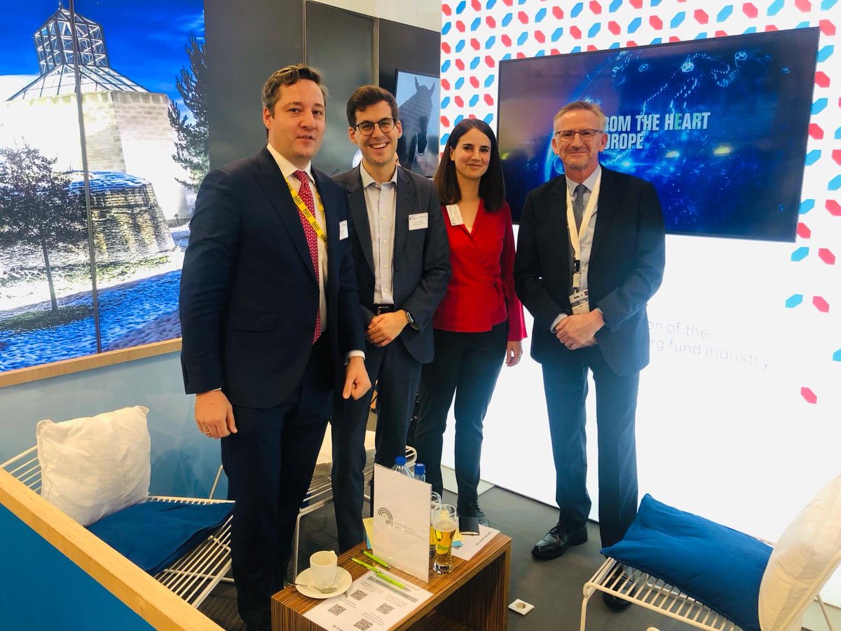 ALFIfunds's tweet photo. @ALFIfunds and #LuxReal welcoming over 150 guests at a cocktail reception @exporeal_team within the #Luxembourg pavillion @ccluxembourg @ThommesC and Sven Rein. https://t.co/fDviG9KqO9