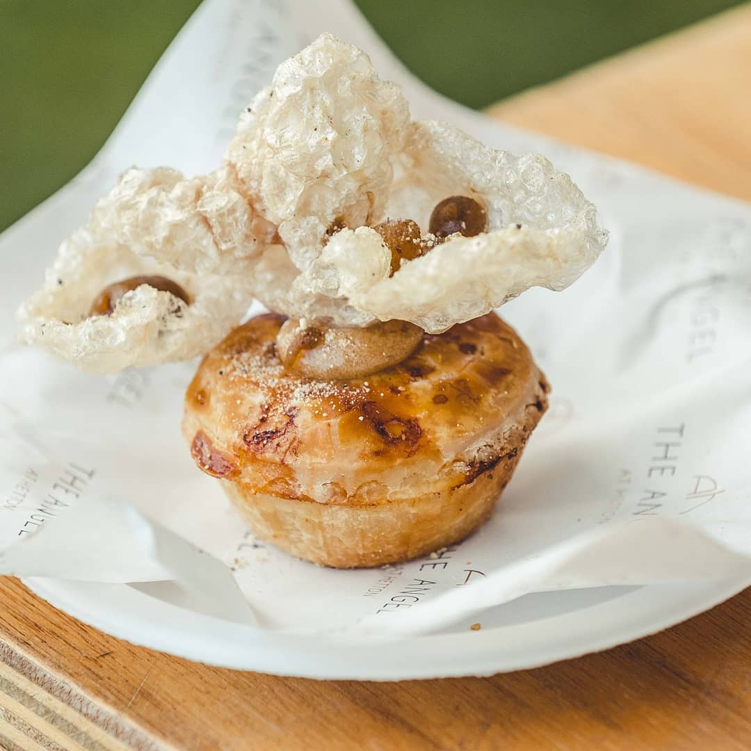 Pubinthepark_'s tweet image. The @MichelinGuideUK 2020 is here! 🙌👩‍🍳 A massive congratulations to @AngelHetton for being awarded their first Michelin star 🌟👏 We loved eating your food in Leeds this year!

#pubinthepark #michelinguide