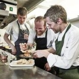 Pubinthepark_'s tweet image. The @MichelinGuideUK 2020 is here! 🙌👩‍🍳 A massive congratulations to @AngelHetton for being awarded their first Michelin star 🌟👏 We loved eating your food in Leeds this year!

#pubinthepark #michelinguide