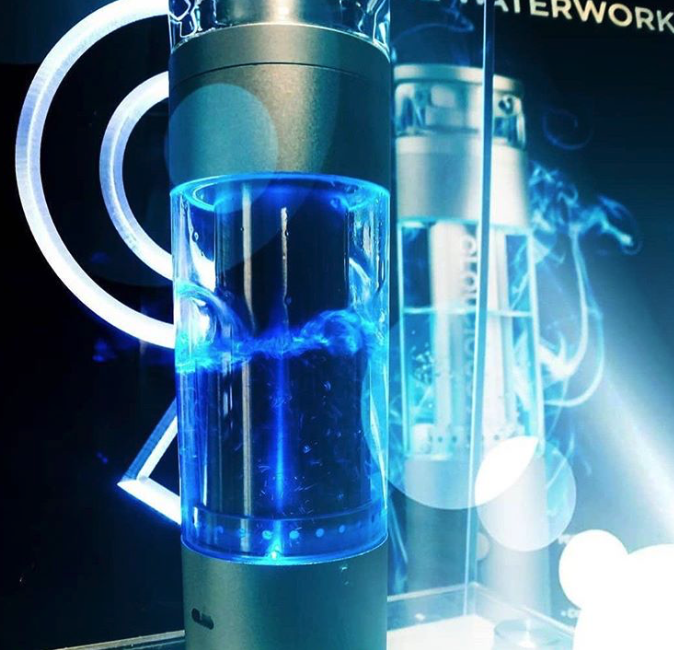 Cloudious9Crew's tweet photo. "So clean, such a smooth hit, and a beautiful color show" 

Thanks the Vape Lebowski @Ian422 for the sweet shot and the awesome review! https://t.co/0CRIus9Z5Z