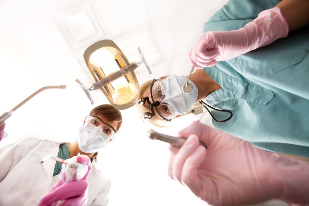 EmmanuelDental's tweet photo. "Not every cracked tooth will produce symptoms. But when it does, common ones include:
pain when chewing or biting, especially when you release the bite
sensitivity to heat, cold, or sweetness" https://t.co/sqaxJJVL6c https://t.co/Ru3zKd0iM1