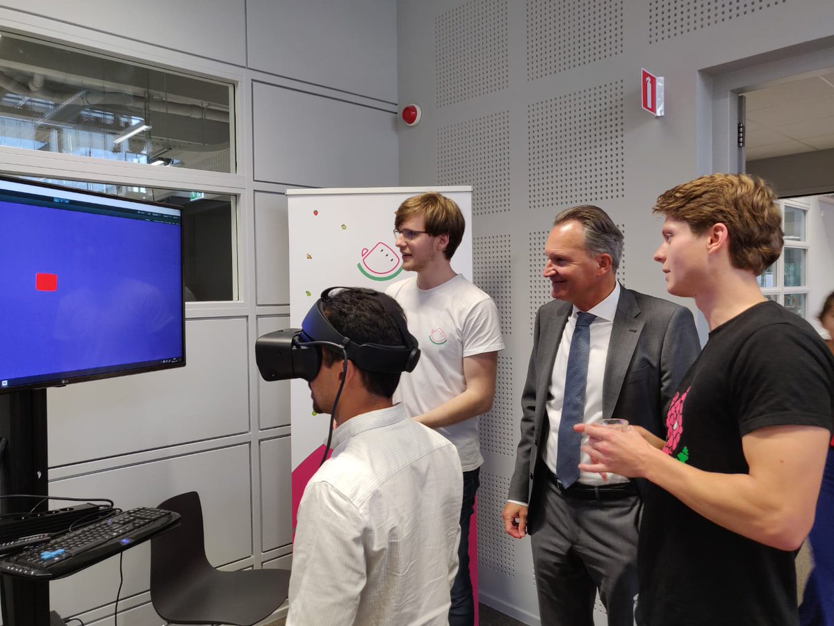 fruitpunchai's tweet image. The Executive Board of the @tueindhoven was very enthusiastic about our brand new #VR tech demo! 🍉 They had an exclusive sneak peek of our self-developed world for our new #AI esports competition with the theme &apos;Human + AI cooperation&apos;; fruitpunch.ai/competition 🤓 

#aiforgood