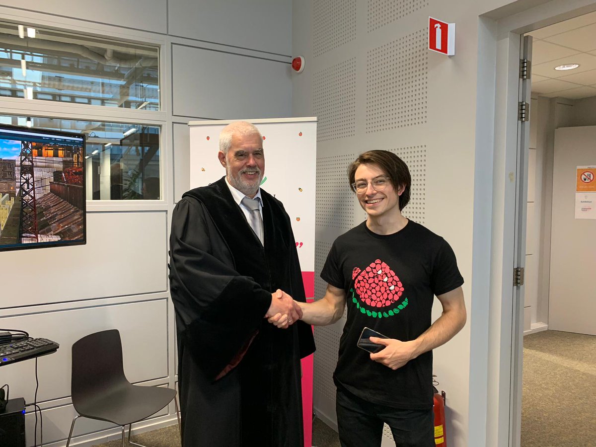 fruitpunchai's tweet image. The Executive Board of the @tueindhoven was very enthusiastic about our brand new #VR tech demo! 🍉 They had an exclusive sneak peek of our self-developed world for our new #AI esports competition with the theme &apos;Human + AI cooperation&apos;; fruitpunch.ai/competition 🤓 

#aiforgood