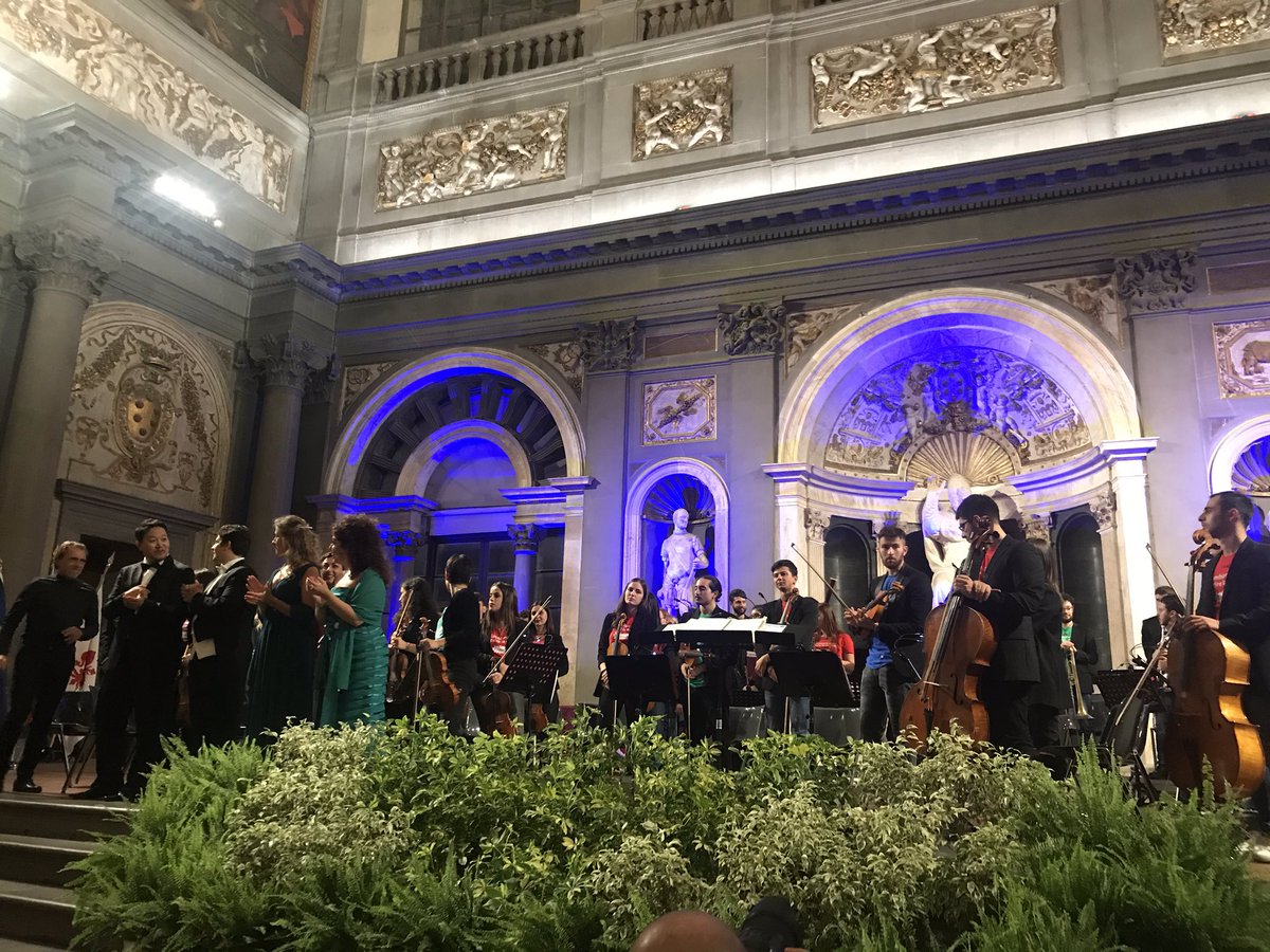 MonicaBarni1's tweet photo. Che bravi i giovani dell’#OrchestraErasmus @ErasmusPlusInd concerto inaugurale @FieraDidactaITA @MiurSocial @regionetoscana @comunefi @firenze_fiera  un bellissimo inizio https://t.co/sez7C1dnW4